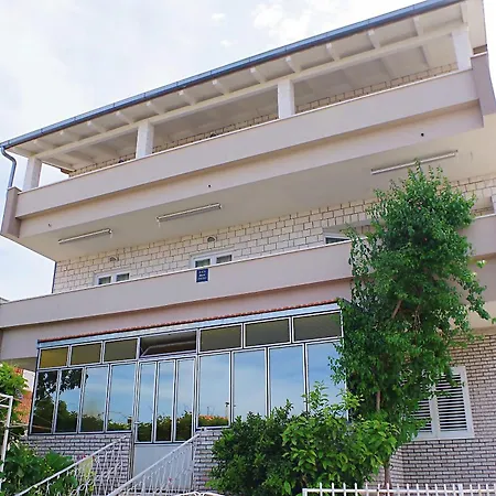 Zorana Appartement *
