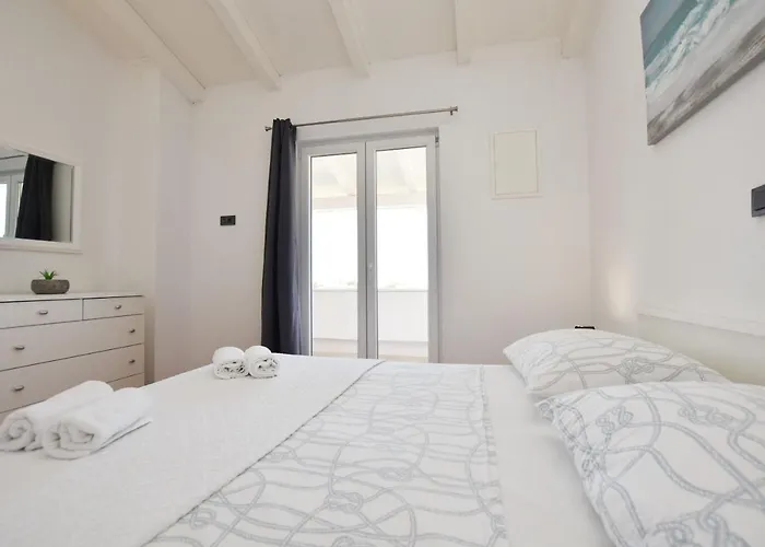 Zorana * Rogoznica (Sibenik-Knin)